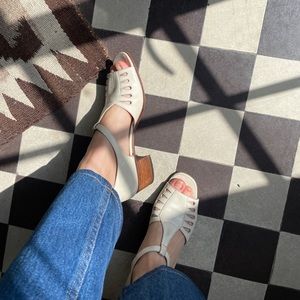 Vintage Bally strappy sandals with small heel - size 8